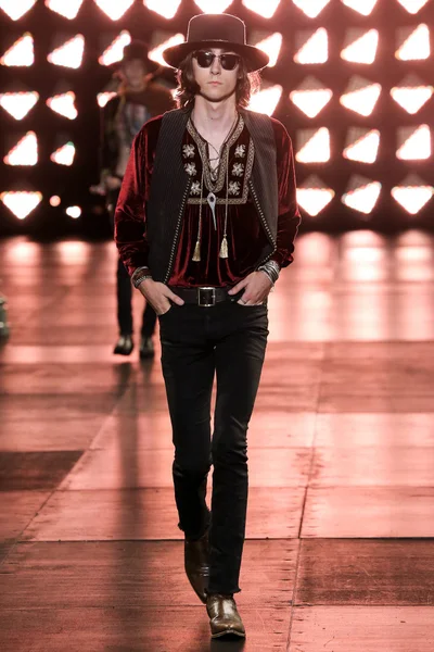 Look 65